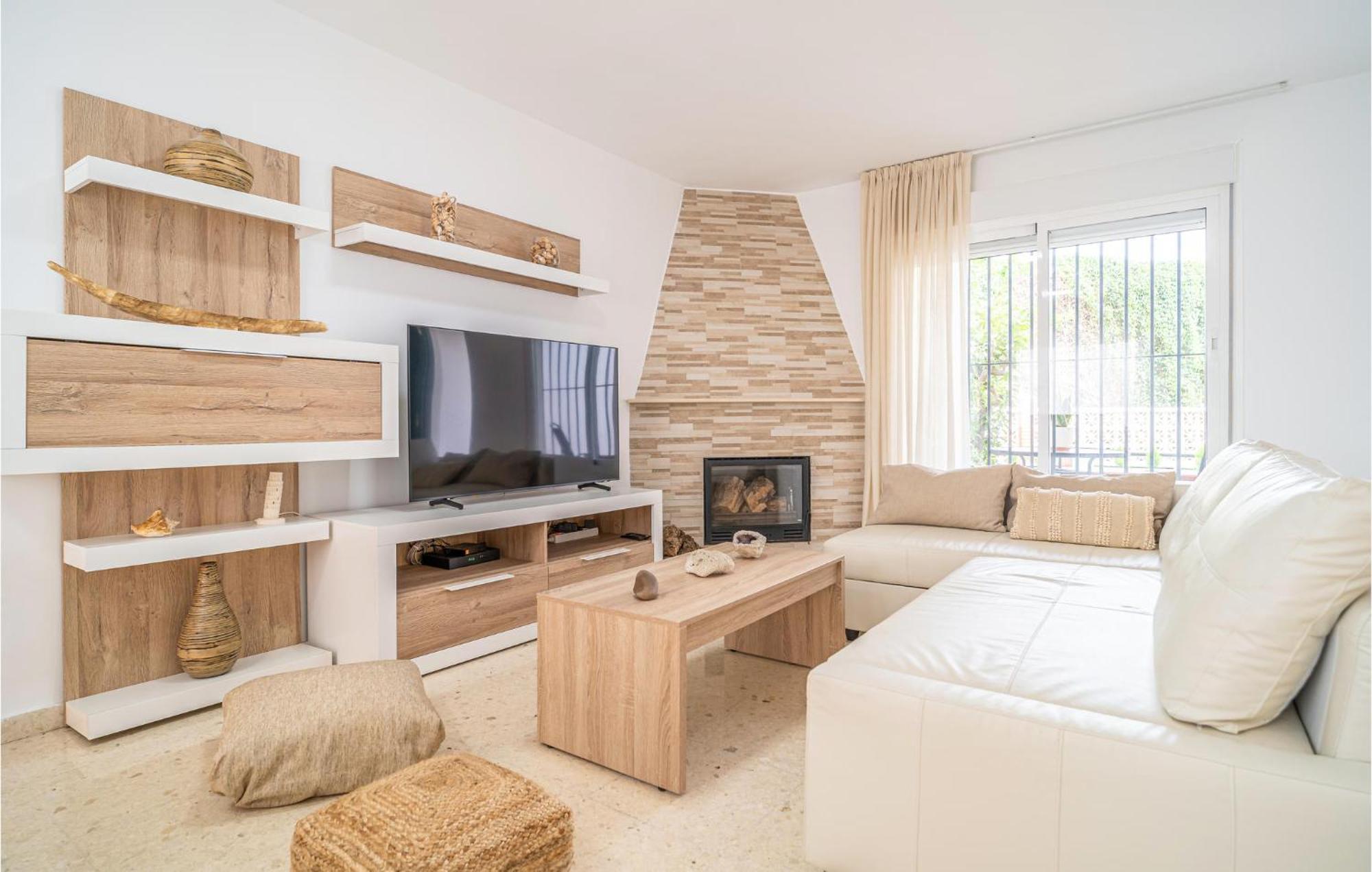 Amazing home in Vlez-Mlaga with Outdoor swimming pool, WiFi&3 Bedrooms Velez Malaga Buitenkant foto