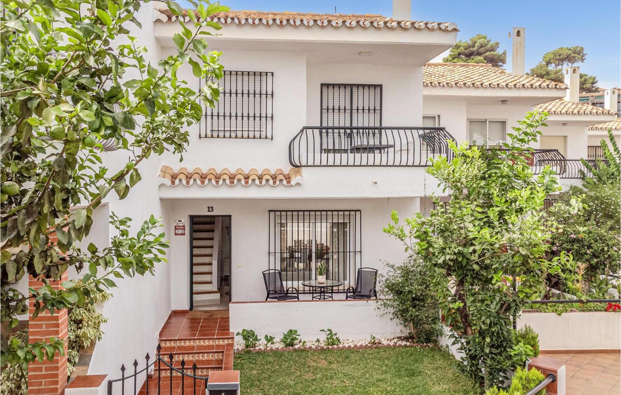 Amazing home in Vlez-Mlaga with Outdoor swimming pool, WiFi&3 Bedrooms Velez Malaga Buitenkant foto