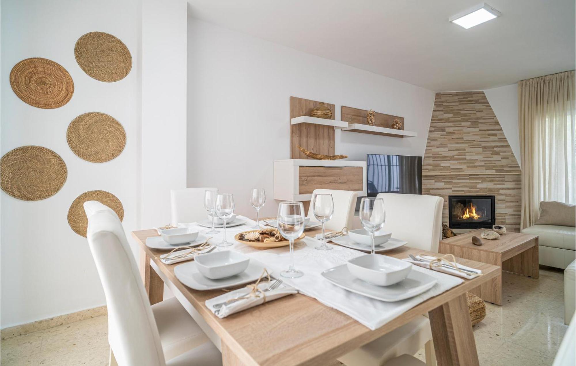 Amazing home in Vlez-Mlaga with Outdoor swimming pool, WiFi&3 Bedrooms Velez Malaga Buitenkant foto